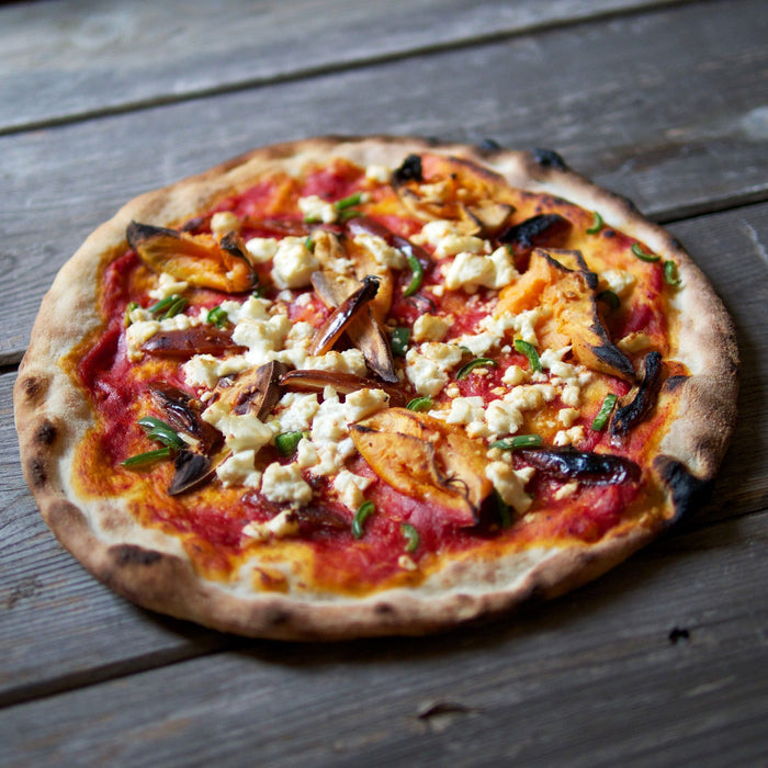 Sætkartöflu Pizza (með döðlum, grænu chilli og fetaosti)