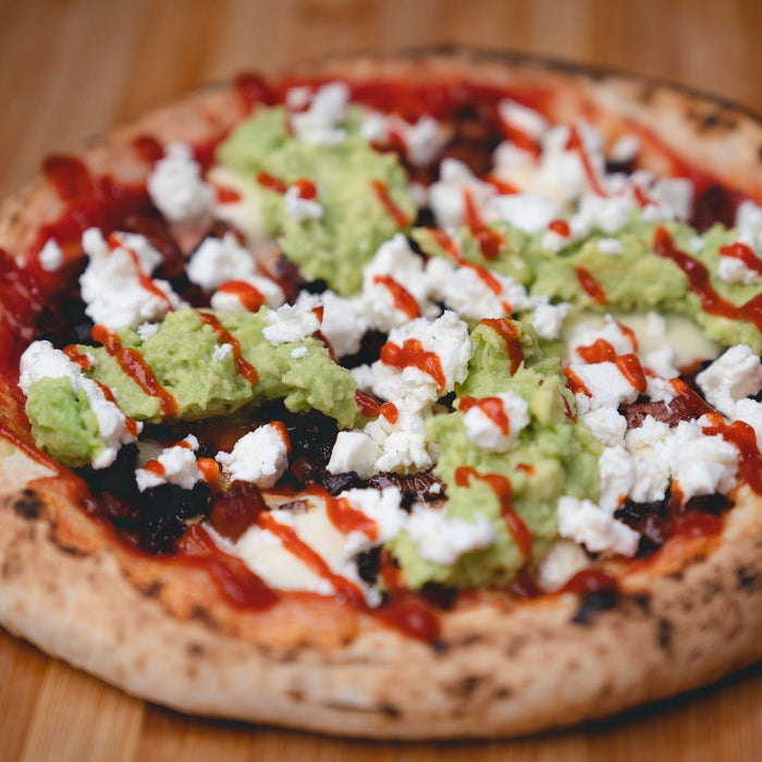 Avocado Pizza (með beikoni, fetaosti og mozzarella)