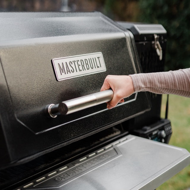 Gravity Series® XT  Digital Charcoal BBQ & Smoker - Pizzaofnar.is